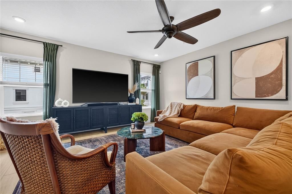 En Venta: $795,000 (3 camas, 3 baños, 2222 Pies cuadrados)