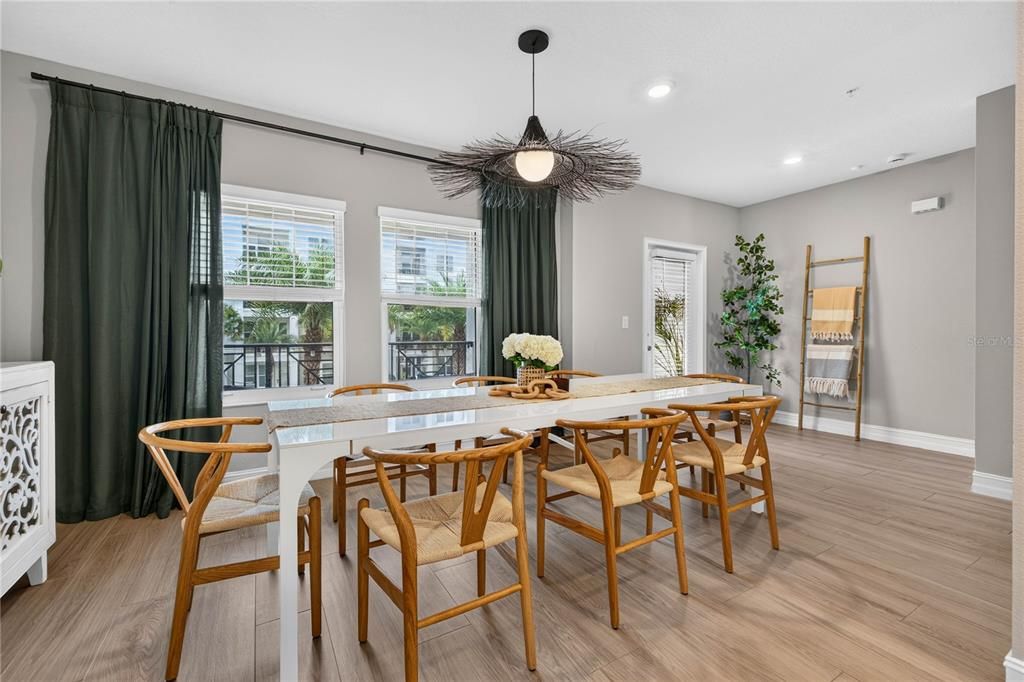 En Venta: $795,000 (3 camas, 3 baños, 2222 Pies cuadrados)