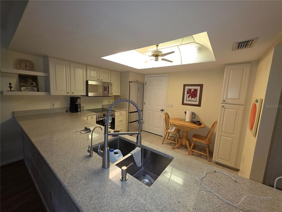 En Venta: $249,999 (2 camas, 2 baños, 1166 Pies cuadrados)