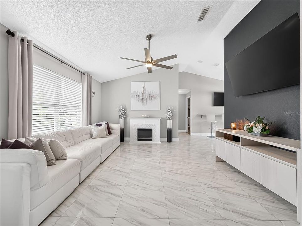 For Sale: $450,000 (3 beds, 2 baths, 1732 Square Feet)