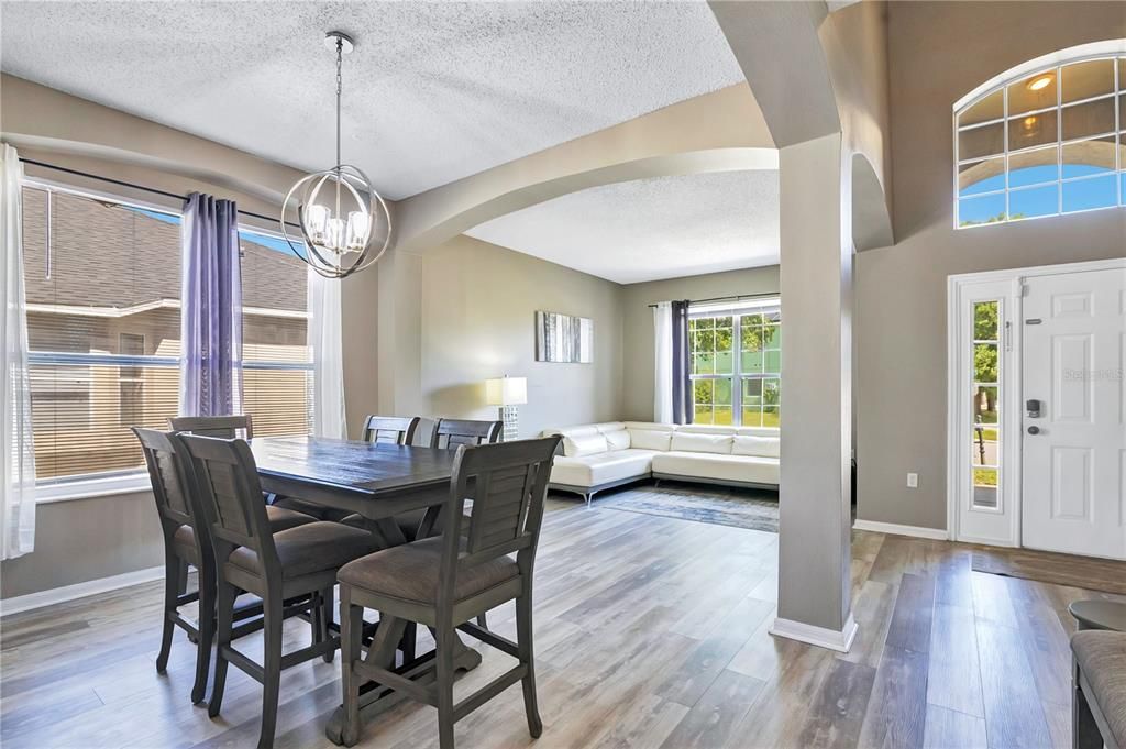 For Sale: $499,900 (6 beds, 4 baths, 2864 Square Feet)