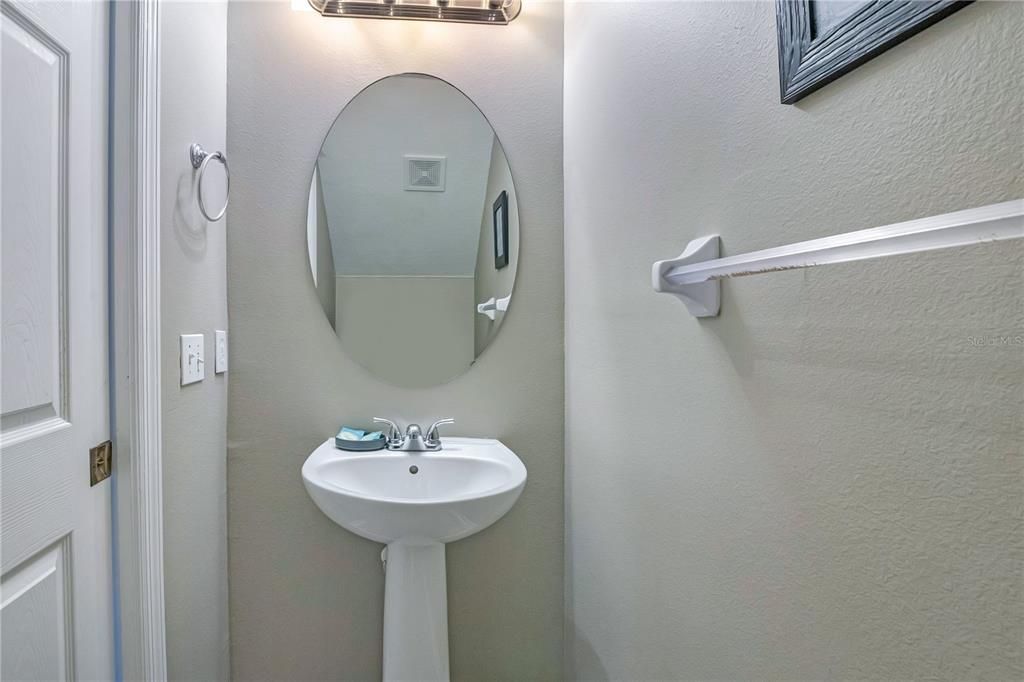 For Sale: $499,900 (6 beds, 4 baths, 2864 Square Feet)