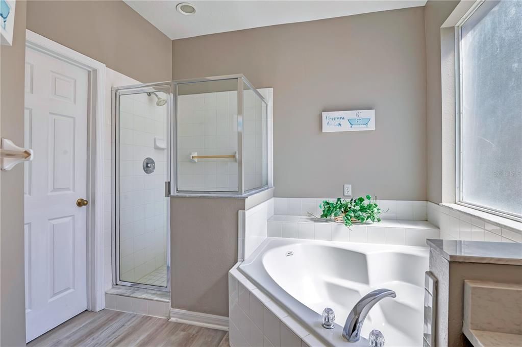 For Sale: $499,900 (6 beds, 4 baths, 2864 Square Feet)