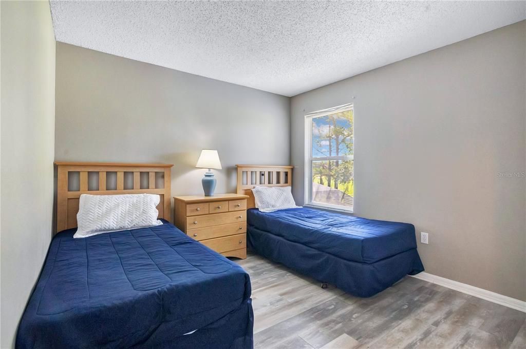 For Sale: $499,900 (6 beds, 4 baths, 2864 Square Feet)