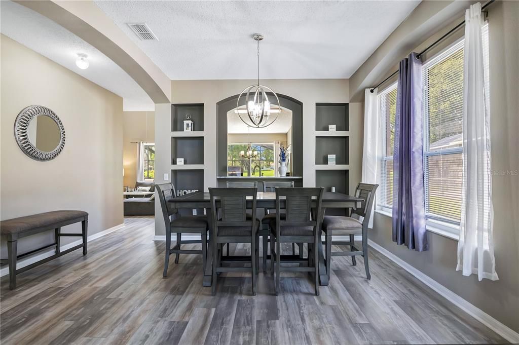 For Sale: $499,900 (6 beds, 4 baths, 2864 Square Feet)