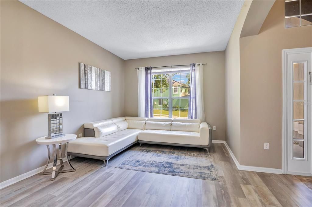For Sale: $499,900 (6 beds, 4 baths, 2864 Square Feet)