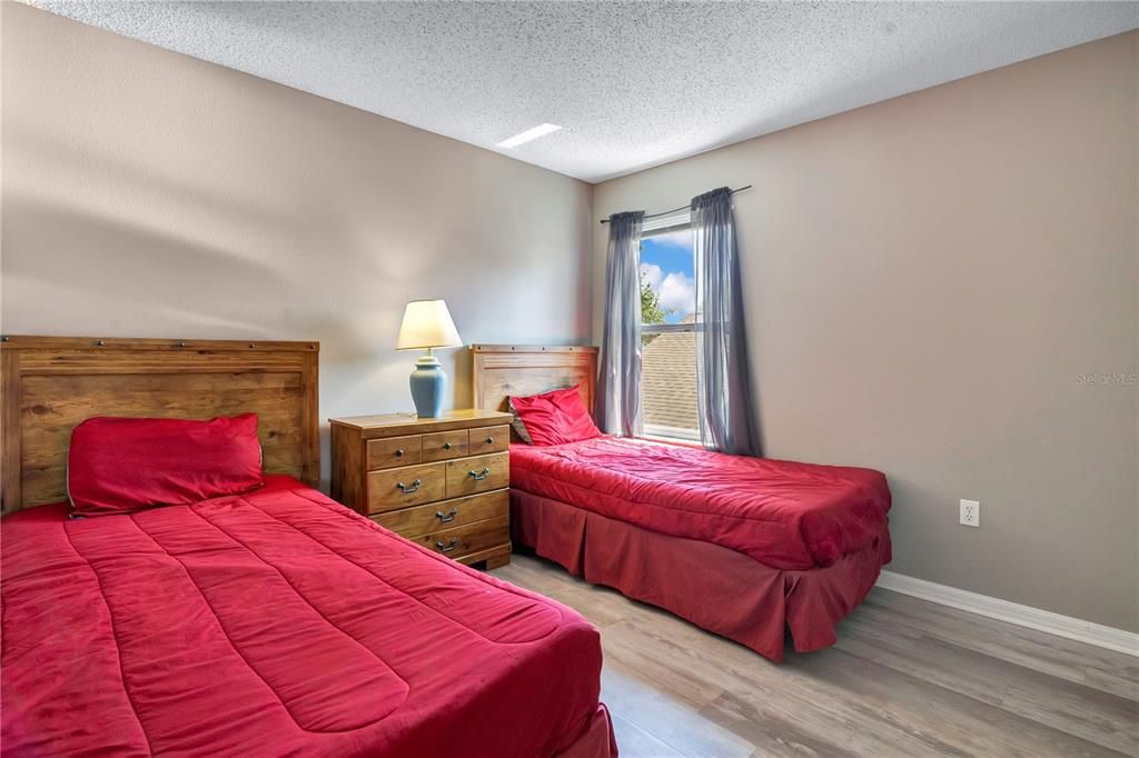 For Sale: $499,900 (6 beds, 4 baths, 2864 Square Feet)