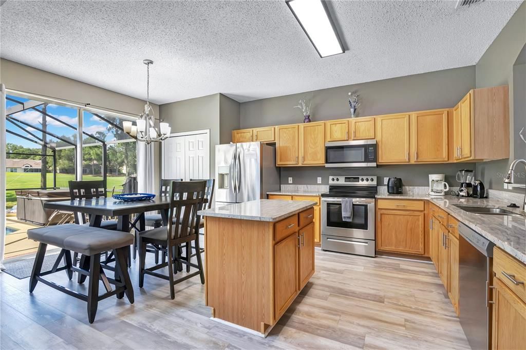 For Sale: $499,900 (6 beds, 4 baths, 2864 Square Feet)
