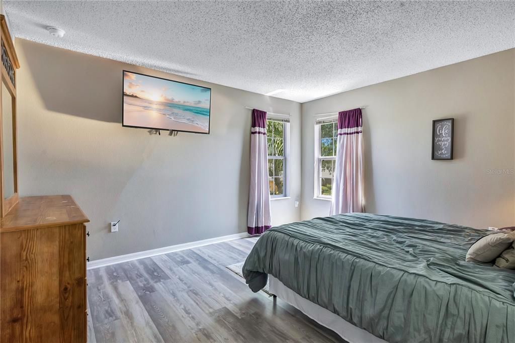 For Sale: $499,900 (6 beds, 4 baths, 2864 Square Feet)