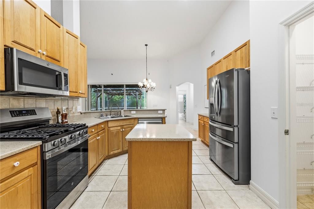 For Sale: $415,000 (4 beds, 3 baths, 2477 Square Feet)