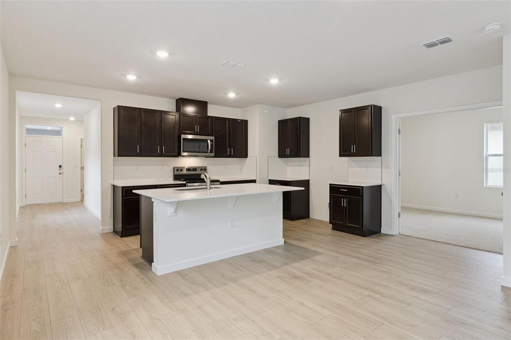 Activo con contrato: $394,990 (3 camas, 2 baños, 1614 Pies cuadrados)