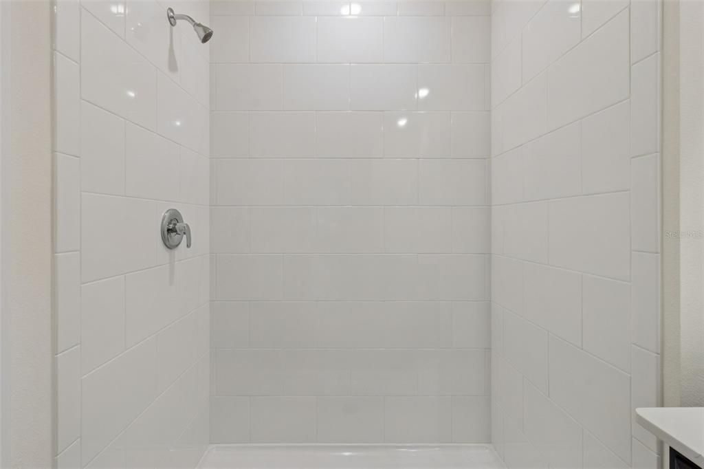 Activo con contrato: $394,990 (3 camas, 2 baños, 1614 Pies cuadrados)