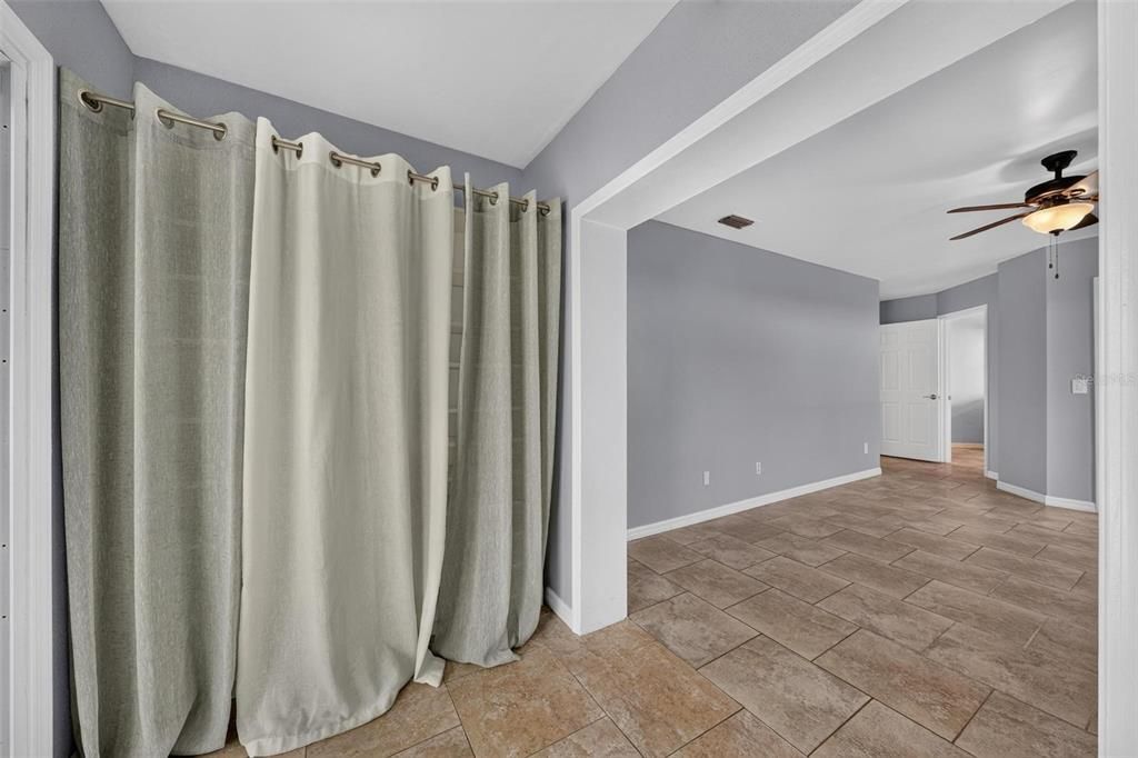 En Venta: $579,000 (4 camas, 2 baños, 2194 Pies cuadrados)