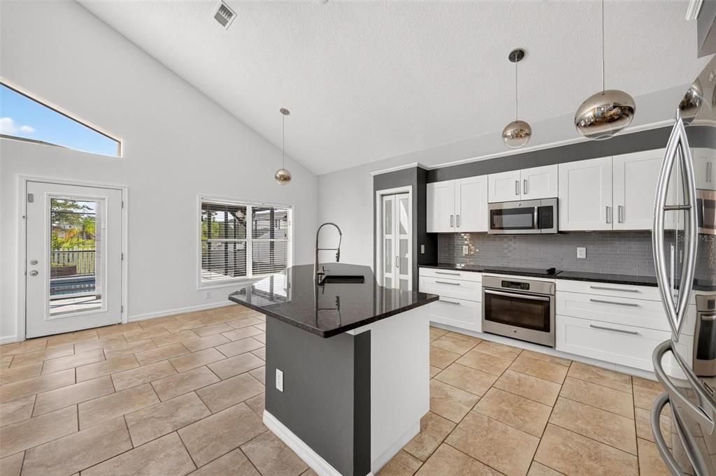 En Venta: $579,000 (4 camas, 2 baños, 2194 Pies cuadrados)