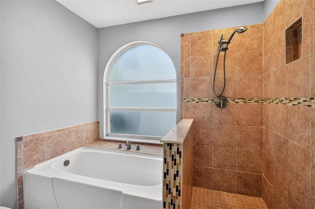 En Venta: $579,000 (4 camas, 2 baños, 2194 Pies cuadrados)
