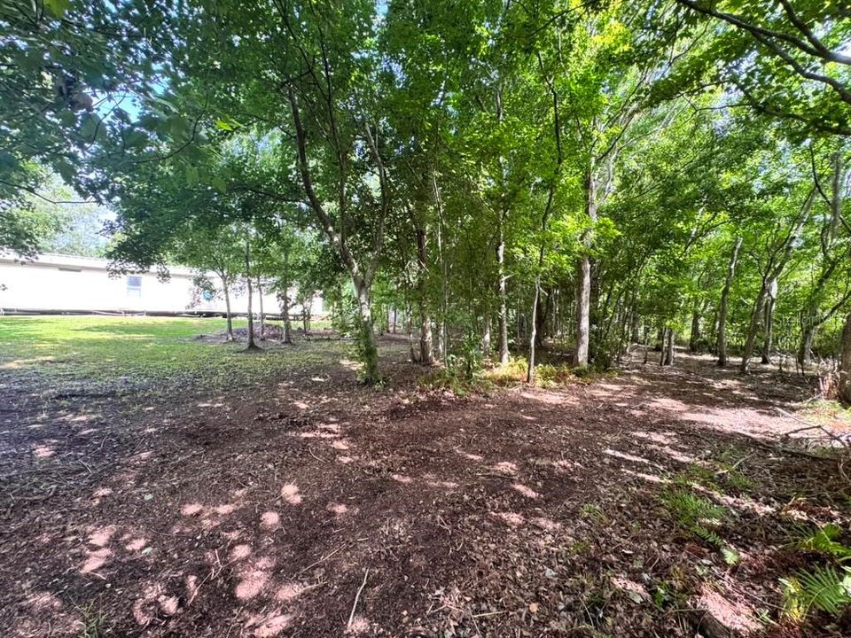 На продажу: $180,000 (0.98 acres)