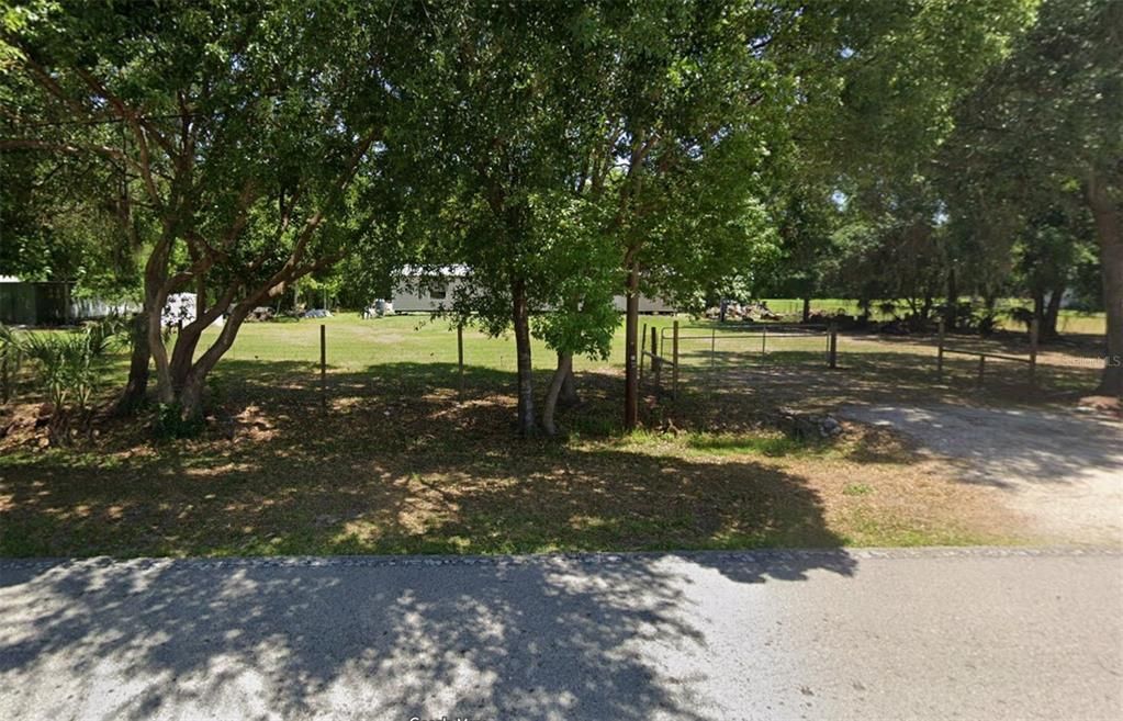 На продажу: $180,000 (0.98 acres)