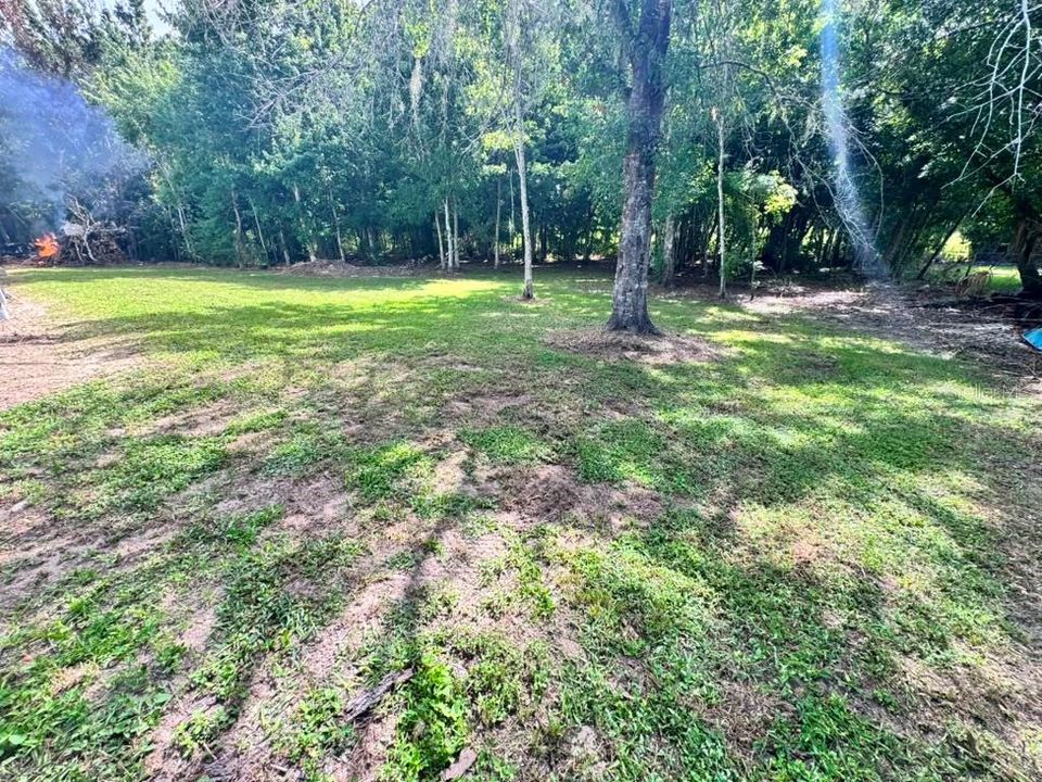 На продажу: $180,000 (0.98 acres)
