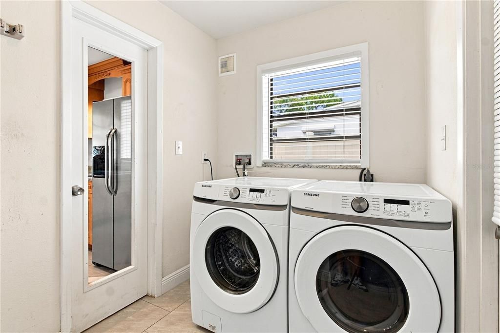 En Venta: $399,500 (3 camas, 2 baños, 1212 Pies cuadrados)