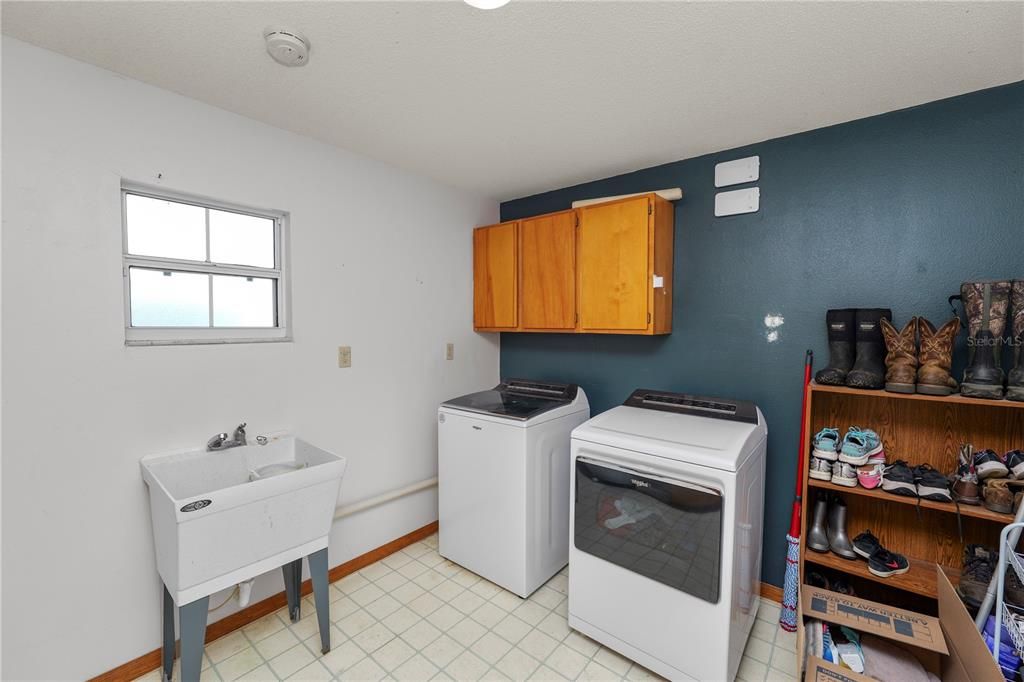 En Venta: $625,000 (4 camas, 2 baños, 2296 Pies cuadrados)