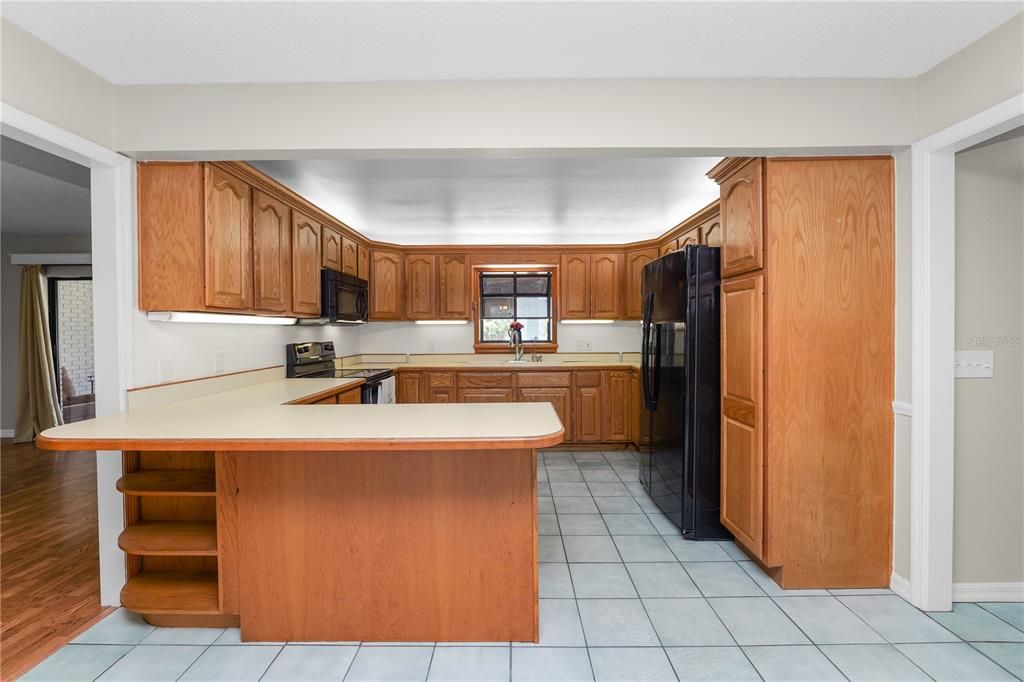 En Venta: $625,000 (4 camas, 2 baños, 2296 Pies cuadrados)