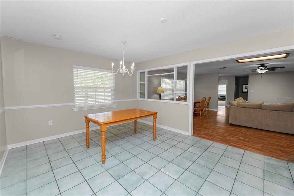 En Venta: $625,000 (4 camas, 2 baños, 2296 Pies cuadrados)