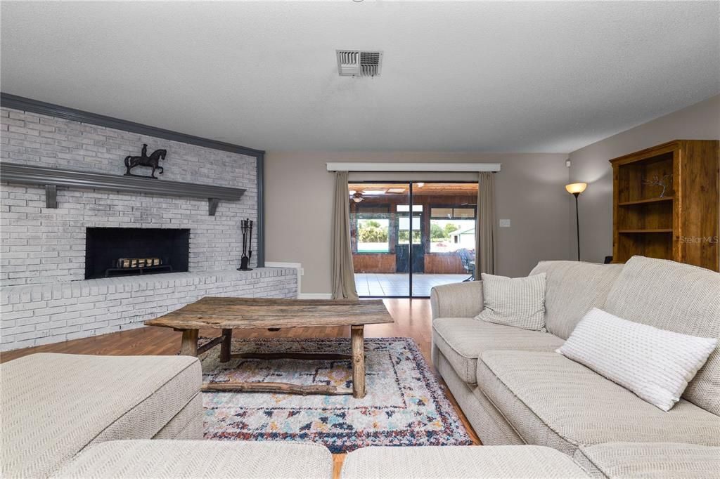 En Venta: $625,000 (4 camas, 2 baños, 2296 Pies cuadrados)