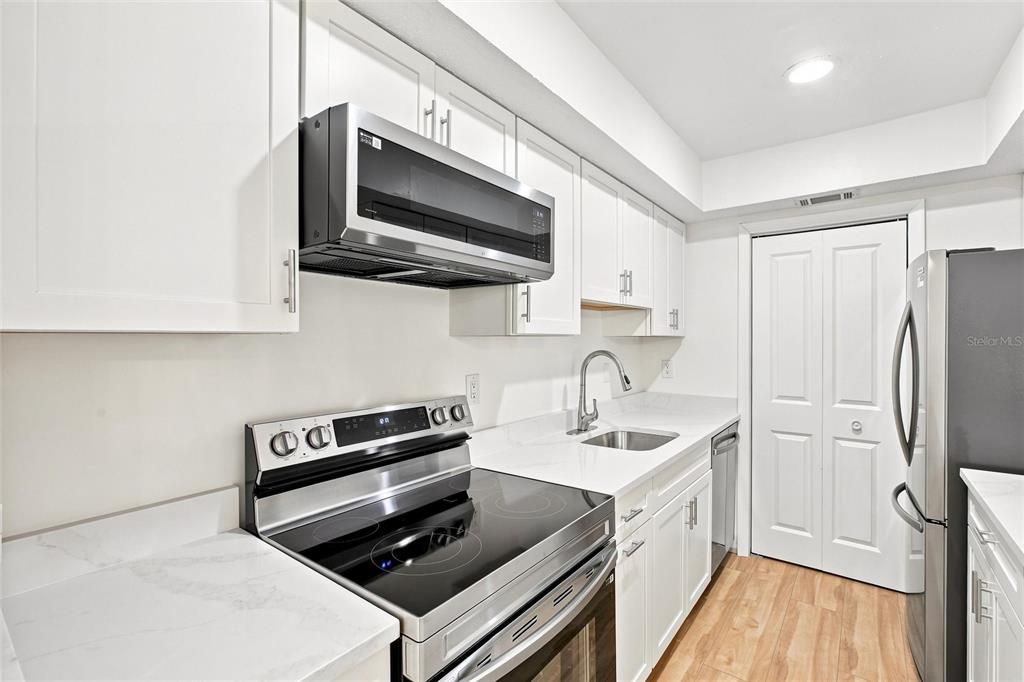 For Sale: $234,788 (2 beds, 2 baths, 1011 Square Feet)