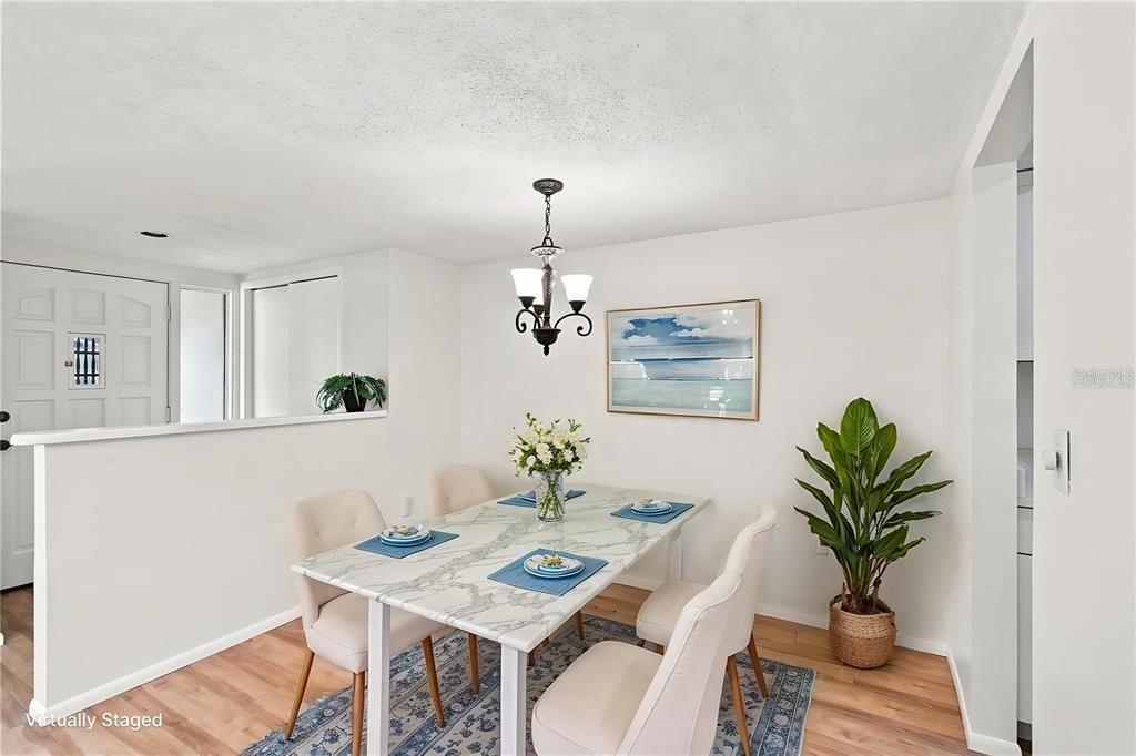 For Sale: $234,788 (2 beds, 2 baths, 1011 Square Feet)