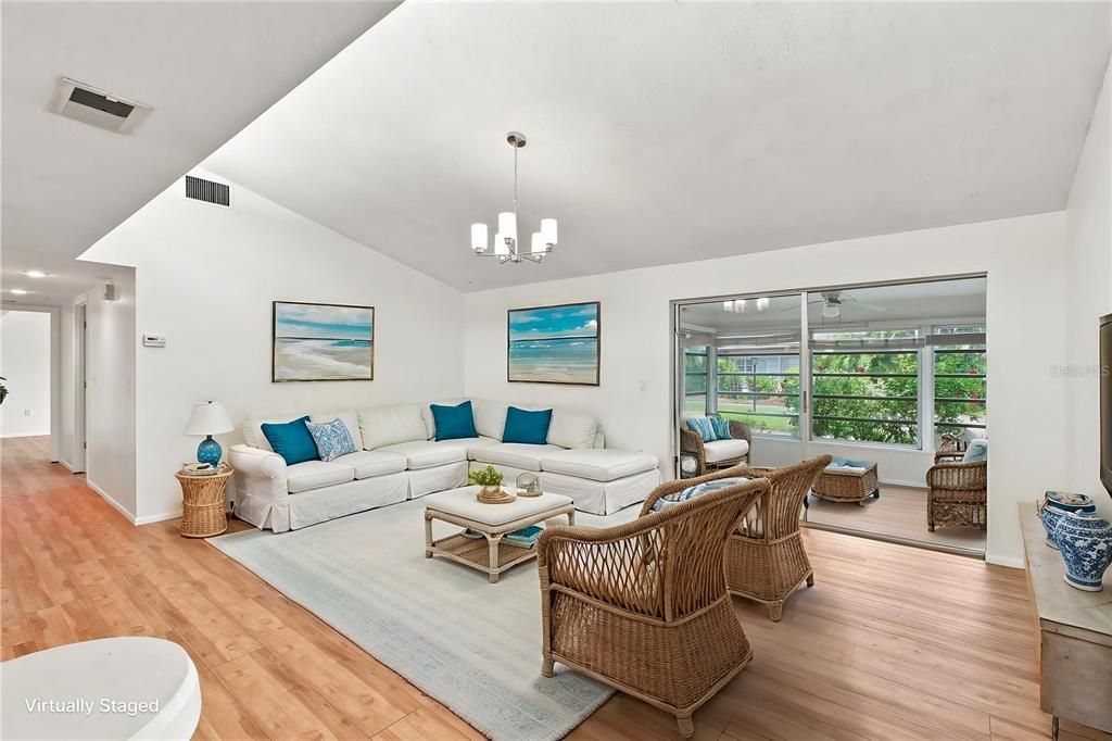 For Sale: $234,788 (2 beds, 2 baths, 1011 Square Feet)