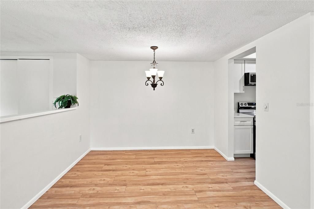 For Sale: $234,788 (2 beds, 2 baths, 1011 Square Feet)