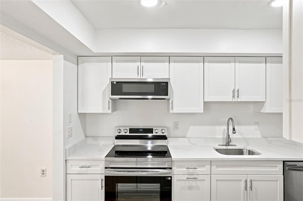 For Sale: $234,788 (2 beds, 2 baths, 1011 Square Feet)