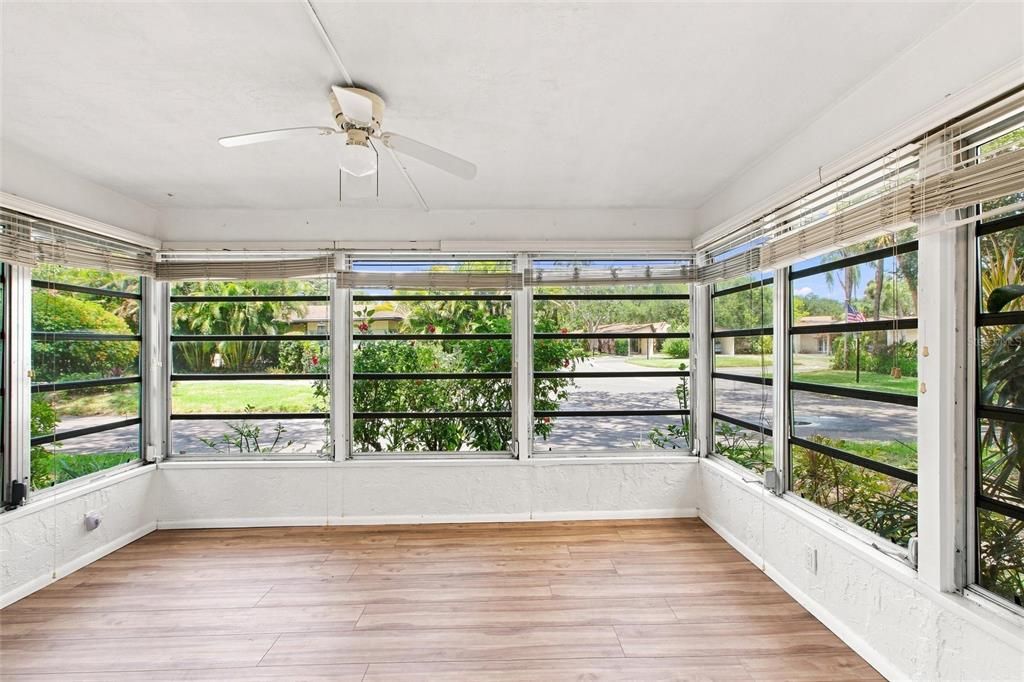 For Sale: $234,788 (2 beds, 2 baths, 1011 Square Feet)