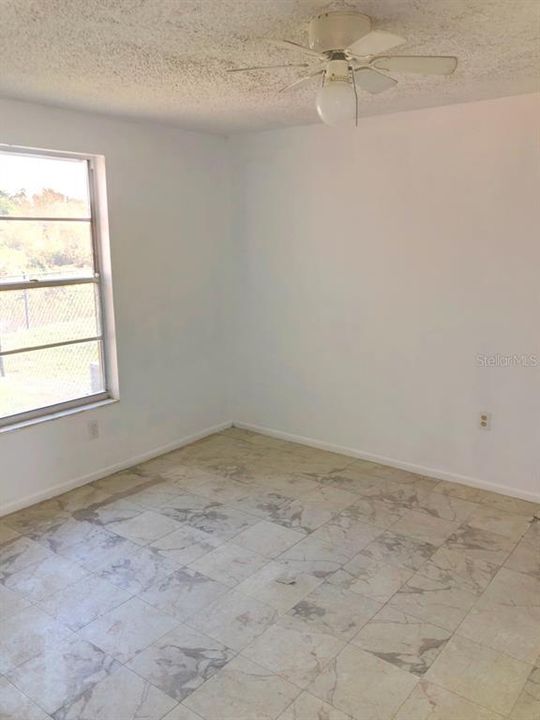 В аренду: $1,700 (3 спален, 1 ванн, 945 Квадратных фут)
