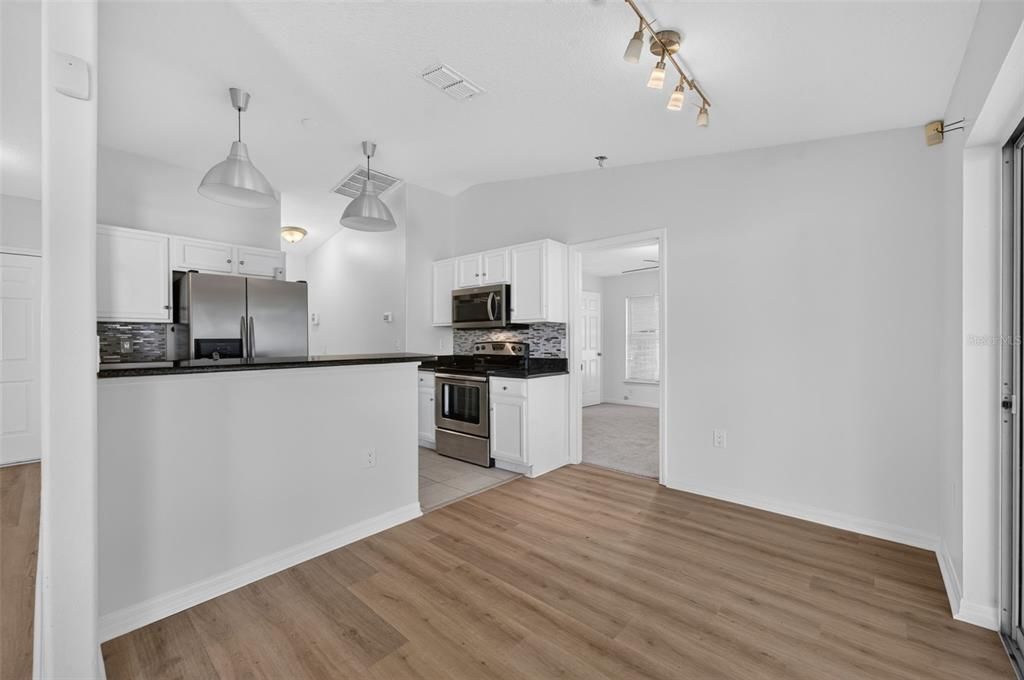 На продажу: $239,900 (3 спален, 2 ванн, 1236 Квадратных фут)