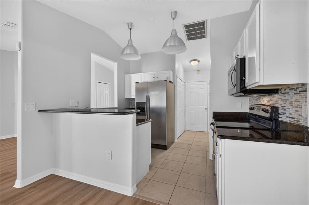 На продажу: $239,900 (3 спален, 2 ванн, 1236 Квадратных фут)