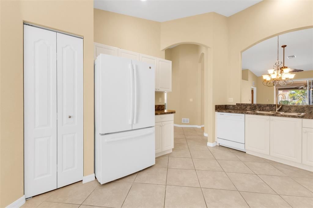 For Sale: $195,000 (2 beds, 2 baths, 1451 Square Feet)