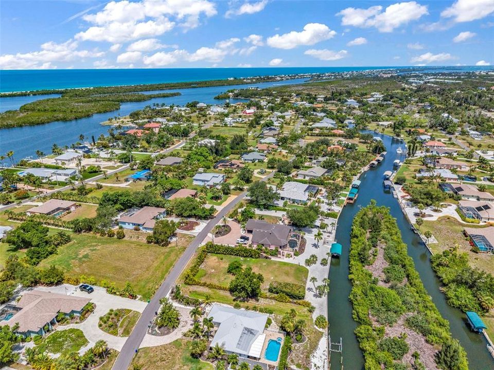 待售: $900,000 (0.50 acres)