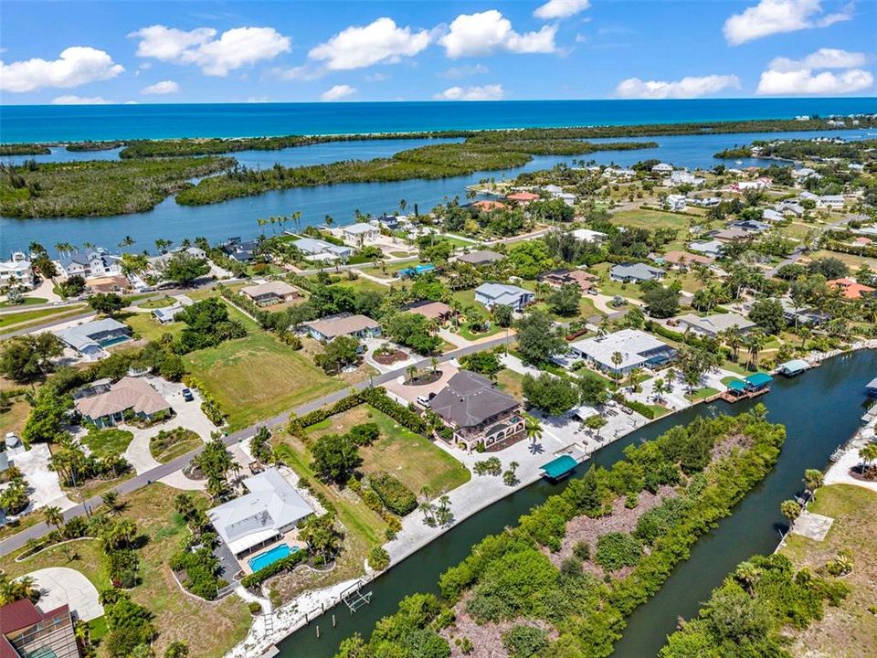 待售: $900,000 (0.50 acres)