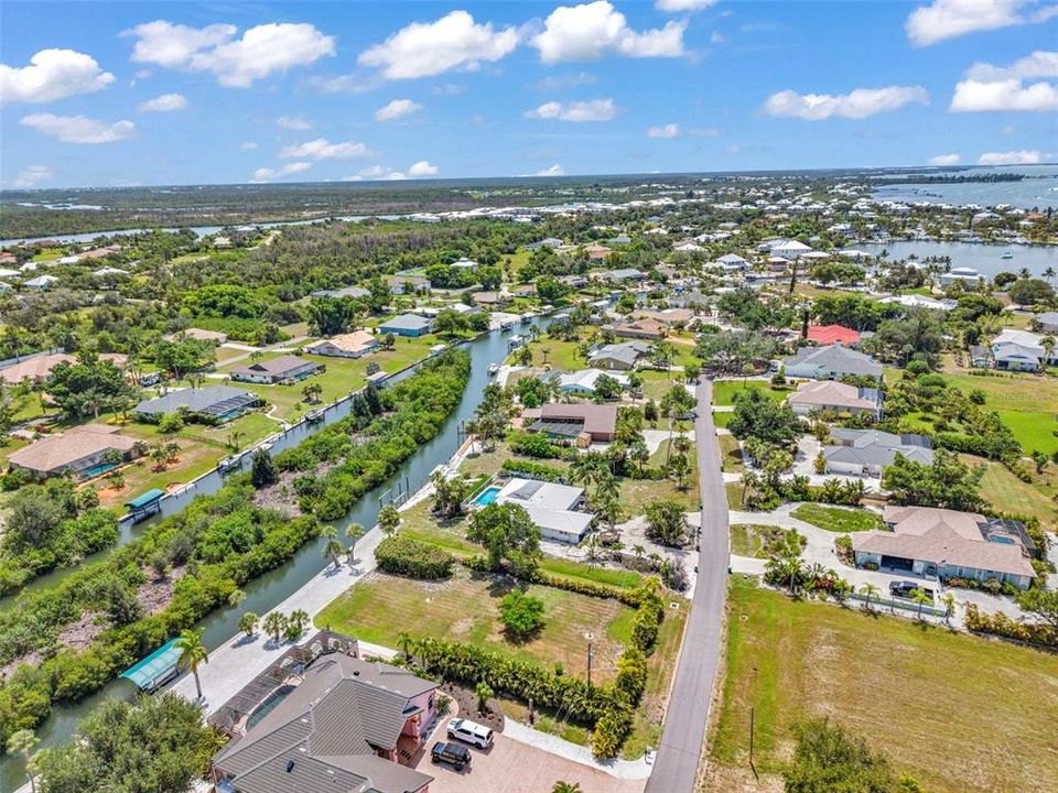 待售: $900,000 (0.50 acres)