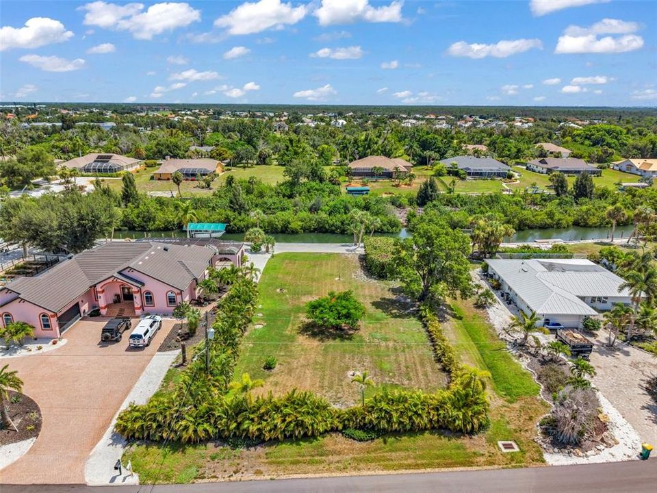 待售: $900,000 (0.50 acres)