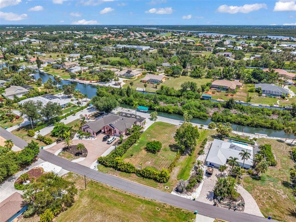 待售: $900,000 (0.50 acres)