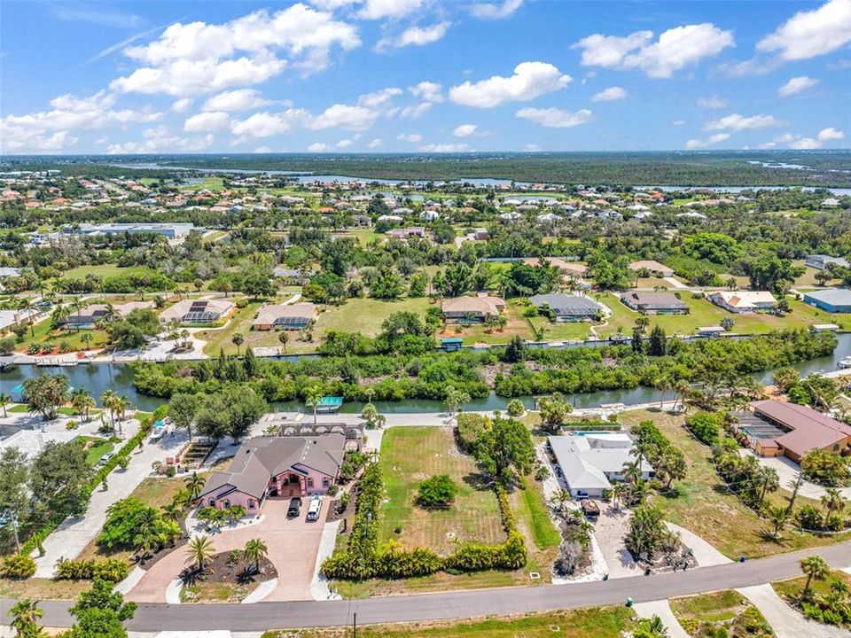待售: $900,000 (0.50 acres)