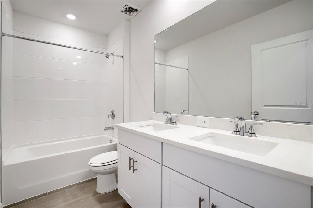 En Venta: $380,000 (4 camas, 2 baños, 1840 Pies cuadrados)