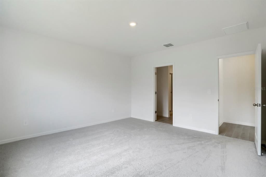 En Venta: $380,000 (4 camas, 2 baños, 1840 Pies cuadrados)