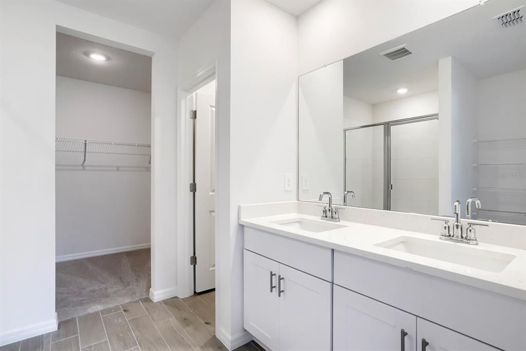 En Venta: $380,000 (4 camas, 2 baños, 1840 Pies cuadrados)