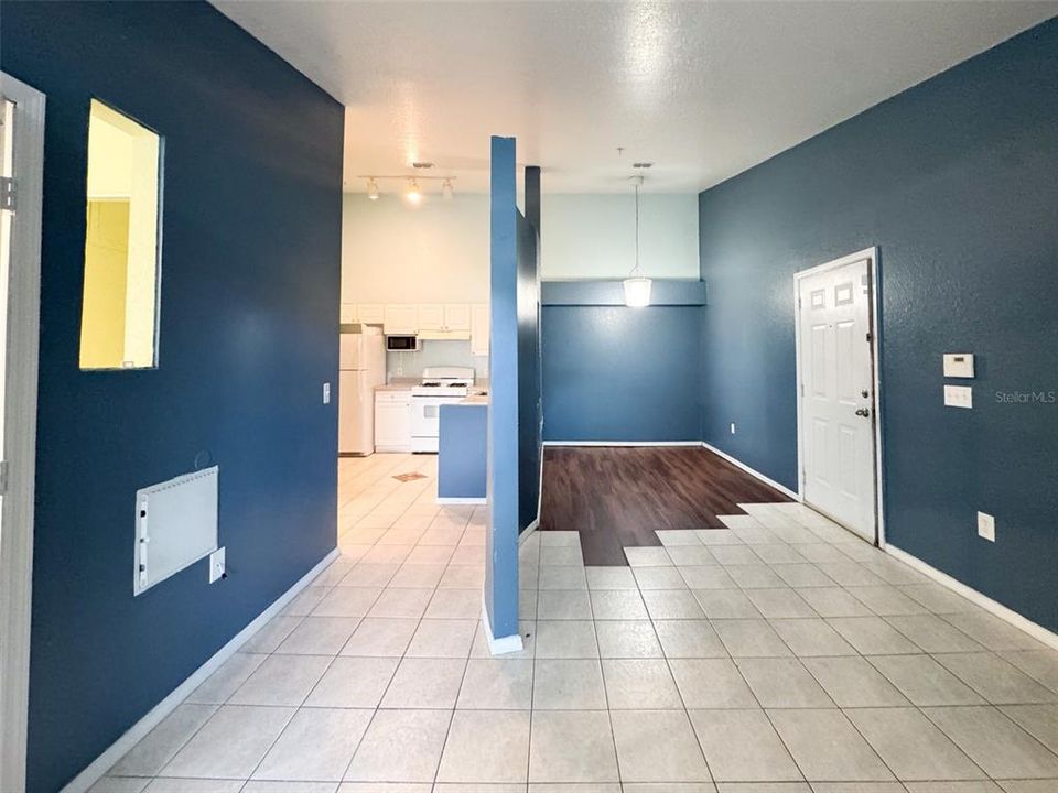 For Sale: $175,000 (2 beds, 1 baths, 1077 Square Feet)