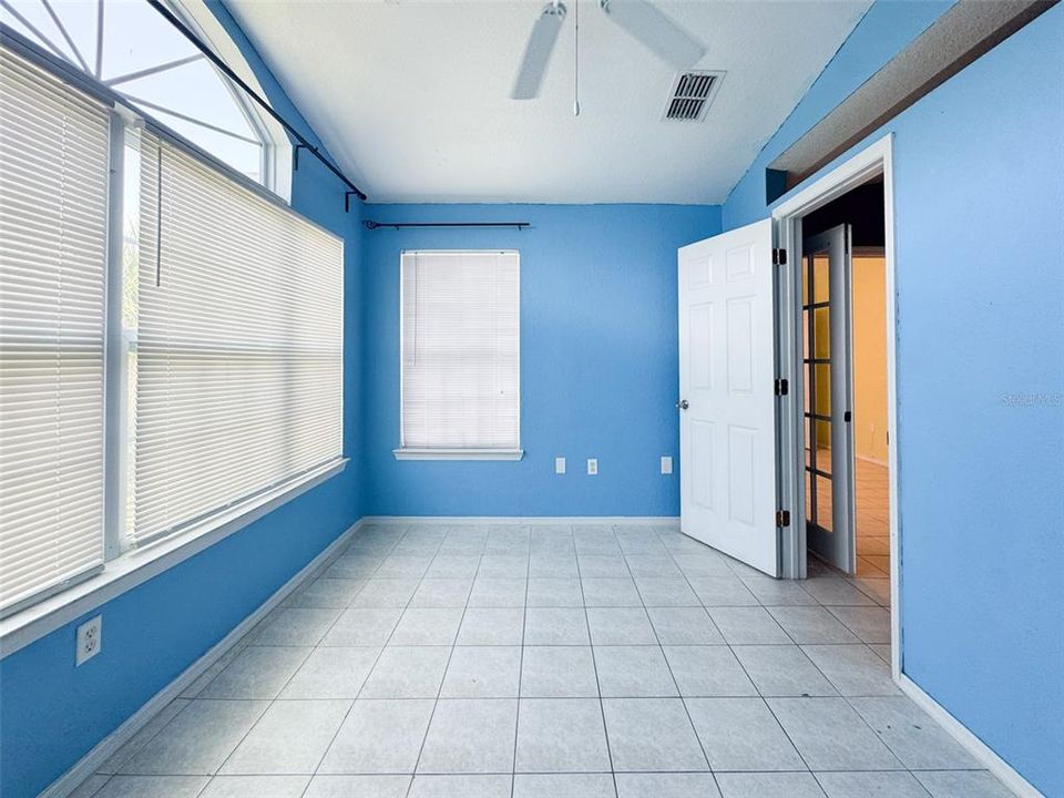For Sale: $175,000 (2 beds, 1 baths, 1077 Square Feet)