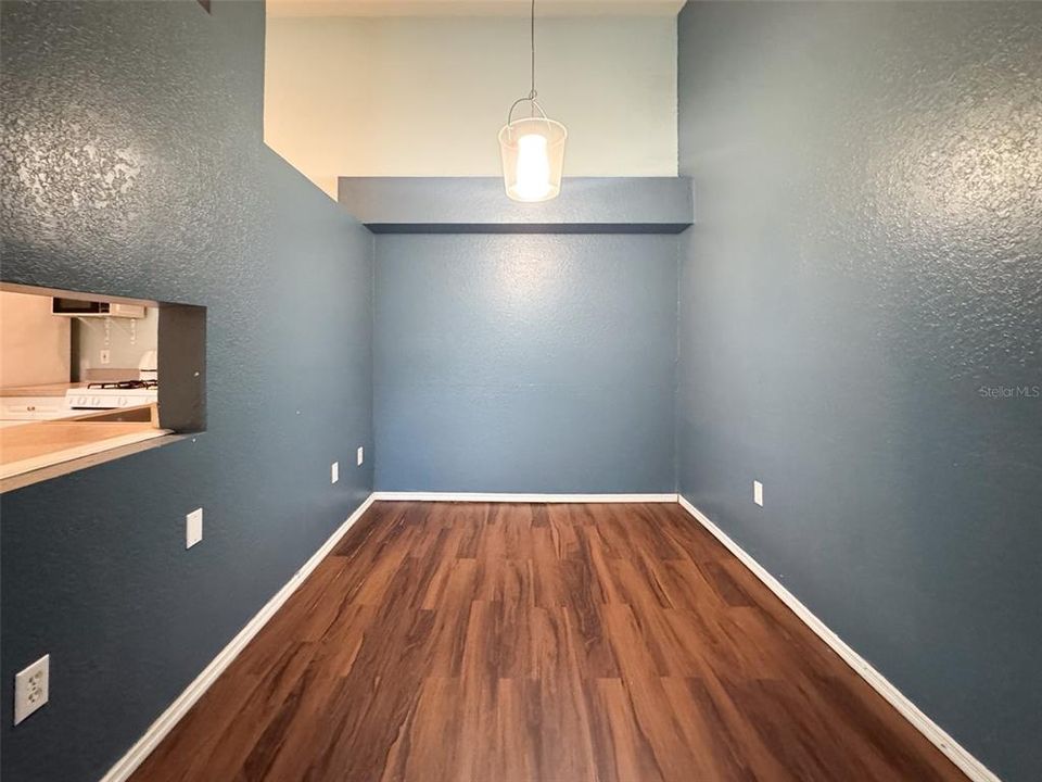 For Sale: $175,000 (2 beds, 1 baths, 1077 Square Feet)