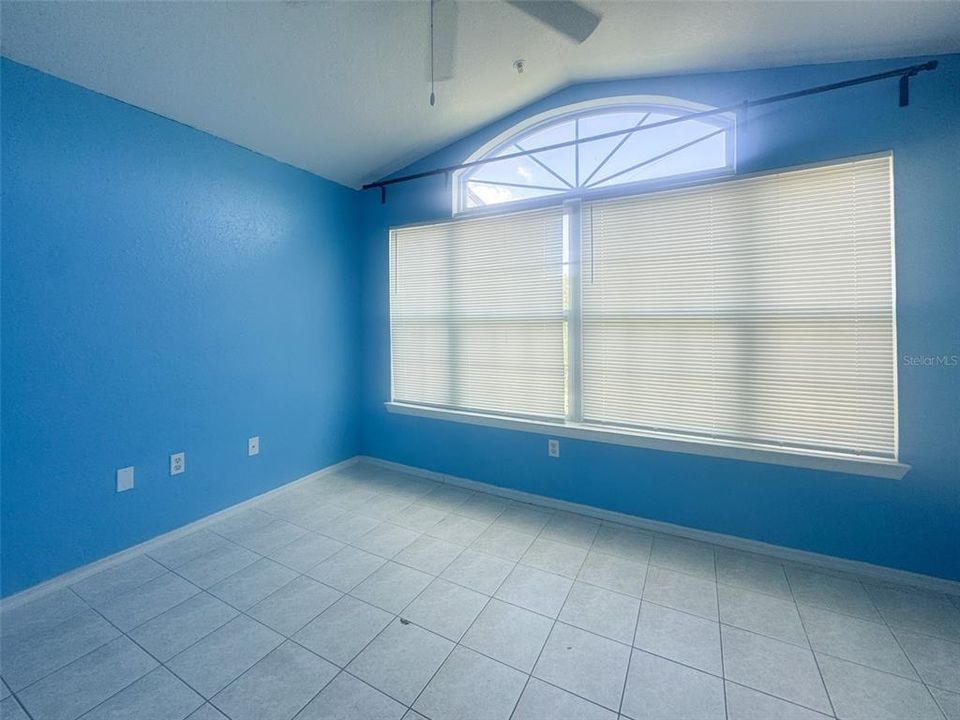 For Sale: $175,000 (2 beds, 1 baths, 1077 Square Feet)